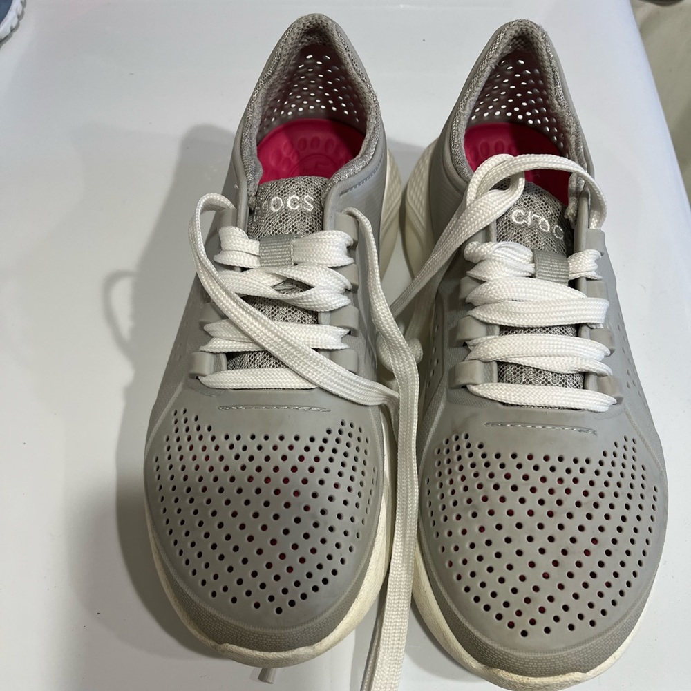 Crocs Tennis Shoes. Size 6